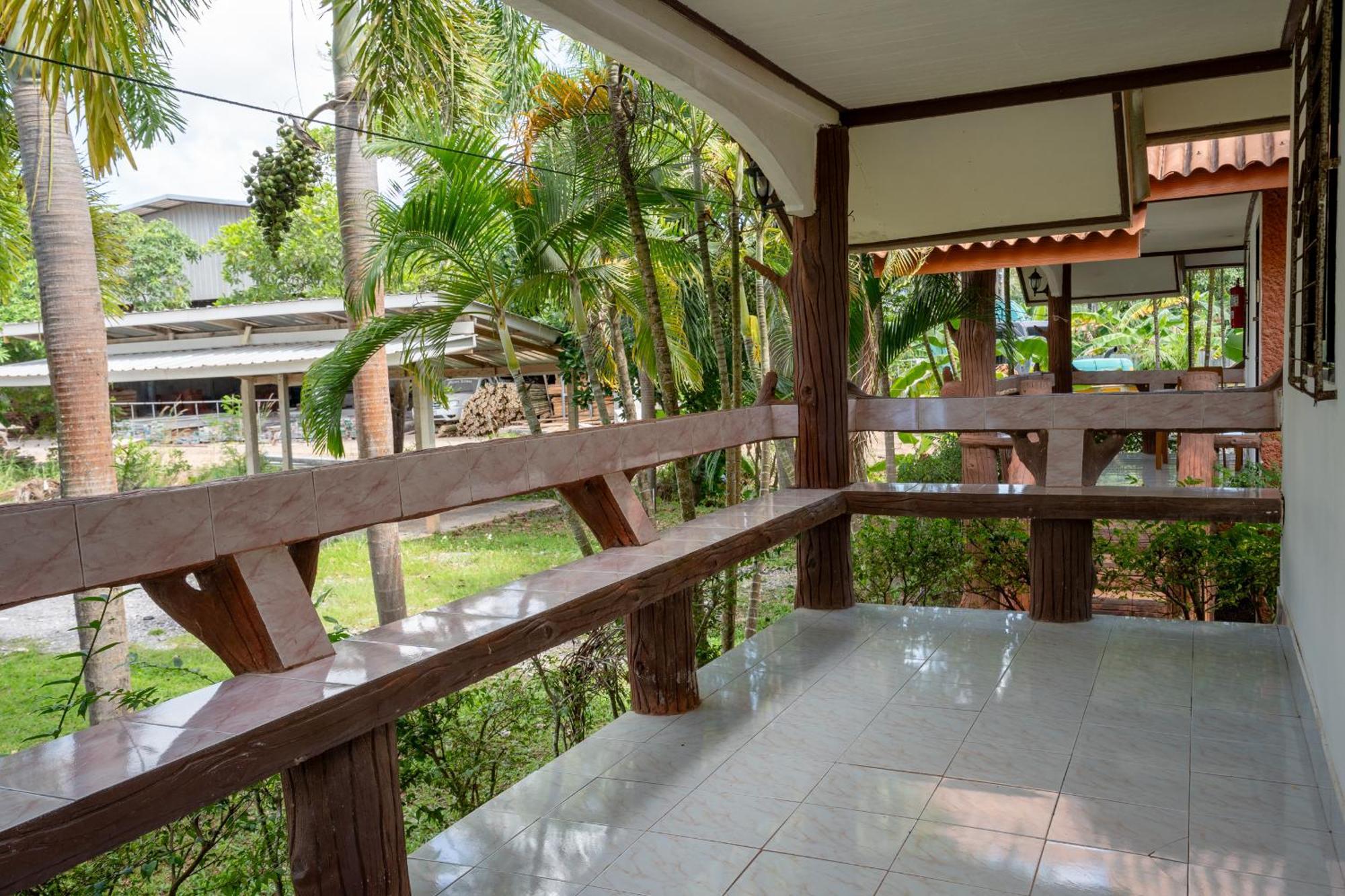 Lanta School Beach Resort Ko Lanta Esterno foto